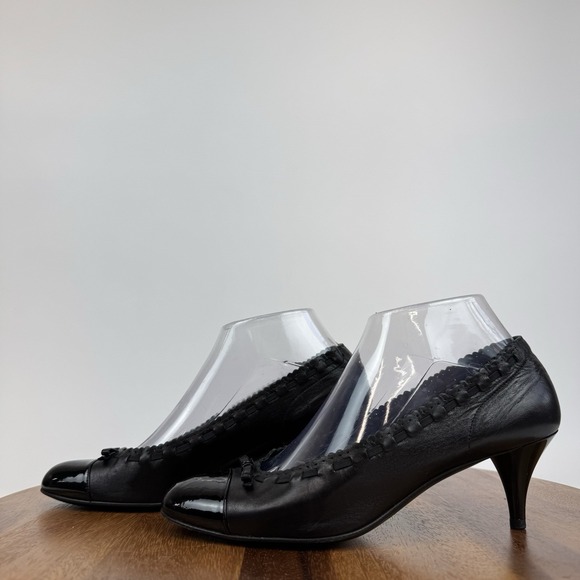 Womens Chanel Black Leather Cap Toe Scalloped Ballet Flat Heels Size EU 37.5 - Picture 2 of 8